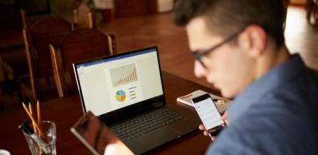 Los dispositivos electrónicos están imponiendo una forma de vida en la que las distracciones son una constante