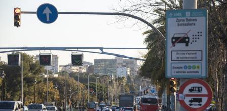 El pasado mes de enero entró en vigor la nueva normativa que restringe la circulación de los vehículos más contaminantes por la Zona de Bajas Emisiones (ZBE) de Barcelona y los municipios circundantes