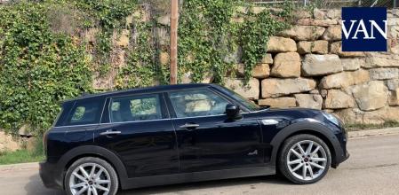 Hace dos años probamos el Mini Clubman en su versión Cooper de 136 CV , pero hoy os traemos la evolución de aquel, con una nueva estética, acabados y en este caso en