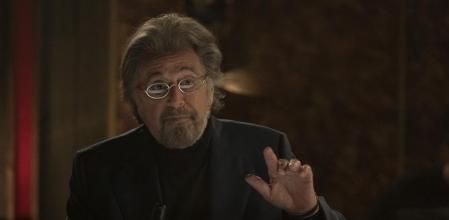 Al Pacino es un multimillonario superviviente del Holocausto que invierte su dinero en matar nazis.