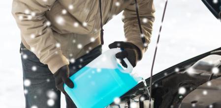 Revisar el líquido anticongelante es crucial para hacer frente al frío