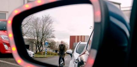 Cada año, se producen miles de accidentes por conductores o pasajeros que abren una puerta sin mirar justo cuando pasa un ciclista o motociclista