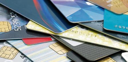 Apilado de tarjetas de crédito