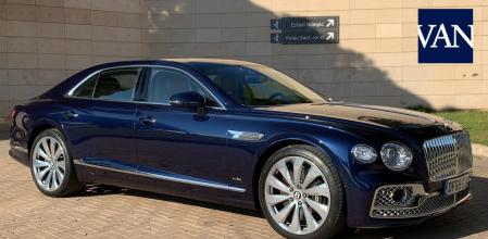 Hoy tenemos uno de los coches más singulares y exclusivos que podemos traer a Guyana Guardian Motor, se trata del Bentley Flying Spur, una berlina de superlujo pensada