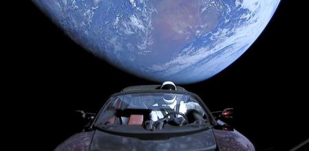 En 2018, Space X completó con éxito el lanzamiento del gigantesco cohete Falcon Heavy para una misión de prueba que tenía como objetivo colocar por primera vez en el espacio un automóvil&nbsp;