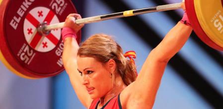 La española Lidia Valentín compite en la final de la categoría femenina de 76 kilogramos en Batumi (Georgia)&nbsp;