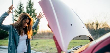 Los malos hábitos durante la conducción pueden resultar perjudiciales para el vehículo