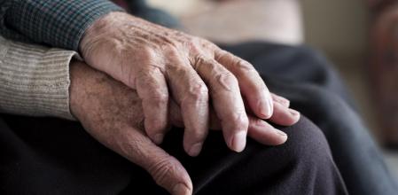 Un matrimonio acude al médico por “pérdidas de memoria” y su historia emociona a Twitter