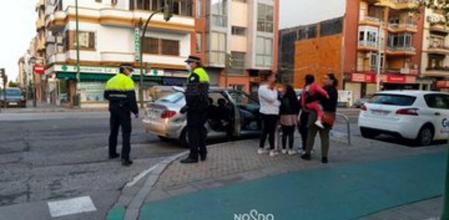 Un coche ha sido interceptado en Sevilla con 8 ocupantes vulnerando el confinamiento del estado de alarma