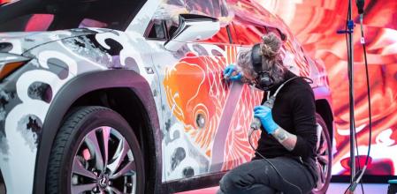 Así ha transformado la reconocida tatuadora londinense Claudia De Sabe al crossover compacto UX