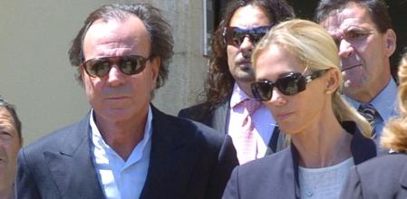 Julio Iglesias y Miranda Rijnsburger en una imagen de archivo.&nbsp;