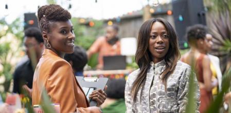 Issa Rae y Yvonne Orji.