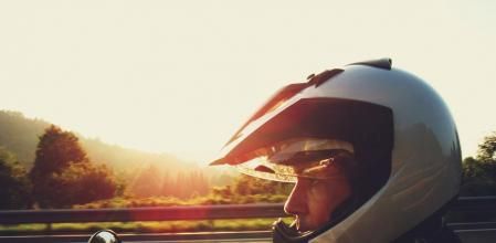 Es importante realizar un buen mantenimiento de los elementos de protección de un motorista