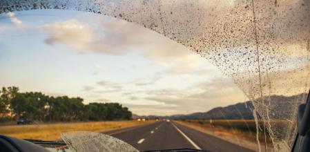 Tener un parabrisas limpio es muy importante en términos de seguridad