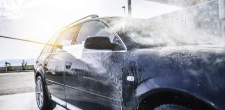 Es importante mantener los automóviles limpios y desinfectados tanto por dentro como por fuera porque pueden llegar a ser un caldo de cultivo para los gérmenes