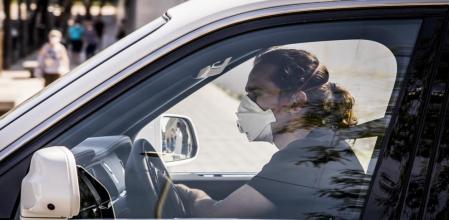 El internacional francés del FC Barcelona Antoine Griezmann y el resto de jugadores de LaLiga deben seguir unos estrictos protocolos de seguridad para desplazarse a las instalaciones deportivas de sus clubs