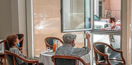 Foto de archivo de una residencia de personas mayores durante la covid&nbsp;