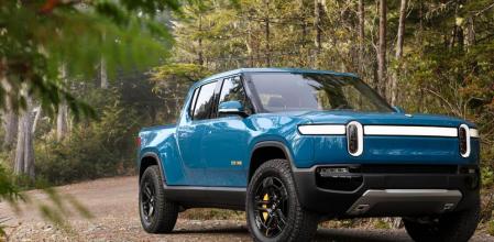 Rivian es una marca desconocida en Europa pero que nos va a traer dos alternativas 100% eléctricas en un segmento tan exclusivo como el de los SUV y el de los todoterreno