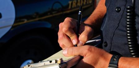 Ser pasajero de un coche no exime de pagar la multa de tráfico por estas infracciones