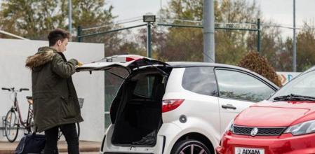 Para conducir un microcoche se requiere ser mayor de 15 años y estar en posesión del permiso de ciclomotor