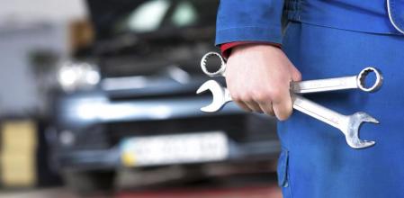 Hay conductores que optan por someter a su vehículo a una revisión en el taller antes de pasar la ITV