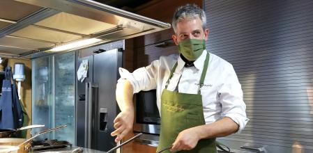 Miguel González en su cocina