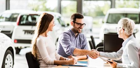 Los concesionarios ofrecen coches de stock o km 0 a precios interesantes