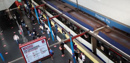 &nbsp;Usuarios de metro y cercanías de Madrid, en el intercambiado de transportes de la estación de Príncipe Pío de Madrid.&nbsp;