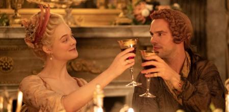 Elle FanningyNicholas Houten The Great deStarzplay