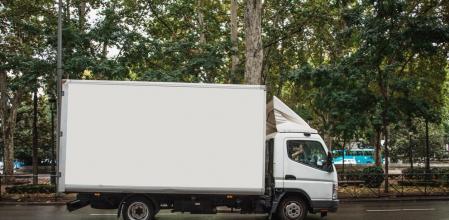 La red social SocialDrive ha puesto bajo sospecha a los camiones blancos al publicar que los utiliza la DGT para multar a los conductores