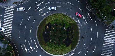 Circular bien por una rotonda es clave para ser un buen conductor
