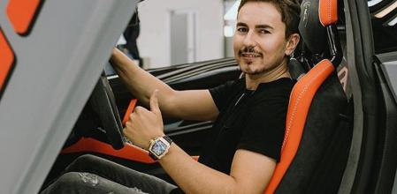 El piloto de motos Jorge Lorenzo es uno de los elegidos para comprar una de las 63 unidades disponibles de la serie limitada Lamborghini Aventador SVJ 63 Roadster