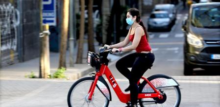 En Catalunya, es obligatorio llevar mascarilla cuando se realizan desplazamientos o paseos en bicicleta