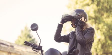 En España solo el 16% las personas que conducen motos son mujeres