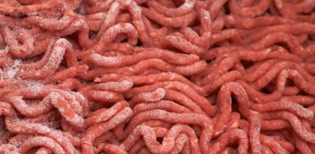 Carne picada descongelándose