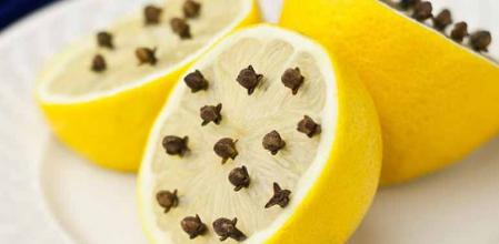 Limón con clavos de olor