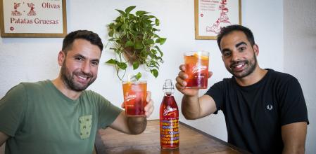 04 - 08 - 2020 / Barcelona / La Porca / Los hermanos Virgili - Alex y Albert - Nos presenta El Bandarra Fresco, una nueva bebida que quiere desbancar al Gin Tonic / Foto: Llibert Teixidó