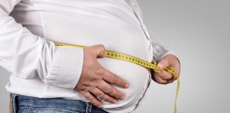 Hombre con sobrepeso