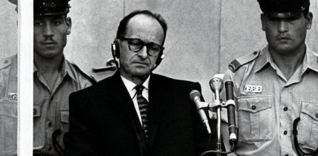 Eichmann, durante una de las sesiones del juicio en Jerusalén