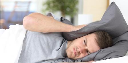 La desesperación de un hombre por los ruidos sexuales de sus vecinos a altas horas de la noche: “Me despierta casi siempre”
