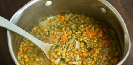 Olla con lentejas