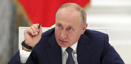 Vladímir Putin durante una reunión con profesionales de la industria nuclear en Moscú.&nbsp;