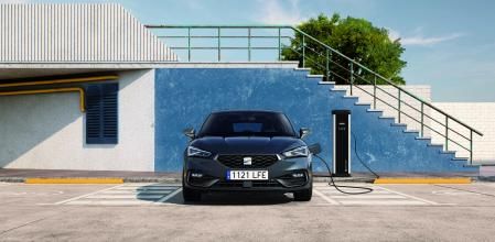 El Leon e-Hybrid ofrece una potencia de 204 CV y puede acelerar hasta los 100 km/h desde parado en 7,5 segundos