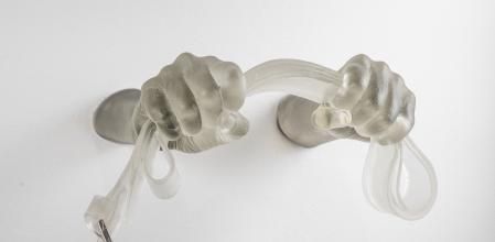 My Hand de la artista  Monica Bonvicini, en colaboración con Studio Berengo. (FrancescoAllegretto)