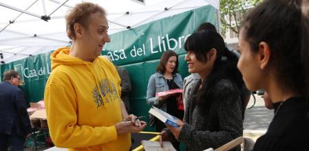 Albert Espinosa en un día de Sant Jordi