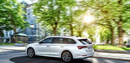 La firma checa apuesta por una versión PHEV