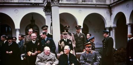 Conferencia de Yalta, febrero de 1945. El Primer Ministro británico Winston Churchill, nosotros Pesident Franklin D. Roosevelt y el Primer Ministro soviético Josef Stalin