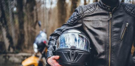 Los pilotos que superan la altura media también cuentan con motocicletas que se adaptan a sus características físicas