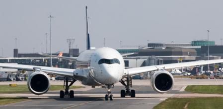Un Aribus A350-900 de la compañía Singapur Airlines.