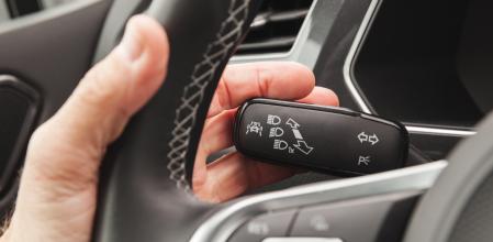 Se considera una infracción grave circular sin llevar encendidas las luces cuando es obligatorio